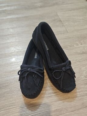 Minnetonka Women's Navy Suede Moccasins
